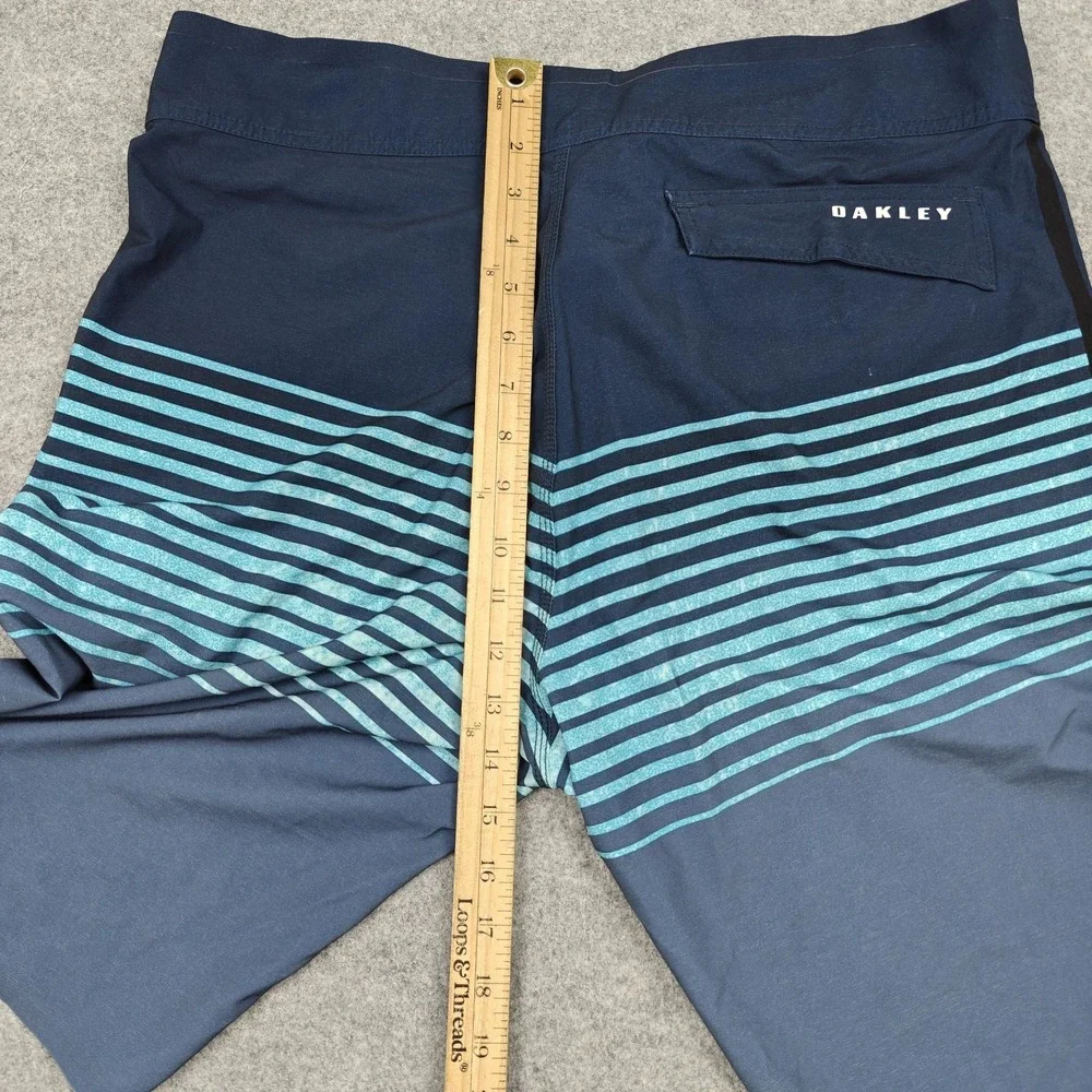 Oakley Board Shorts Mens 34 Blue Striped Swim‎ Trunks Drawstring Back Pocket